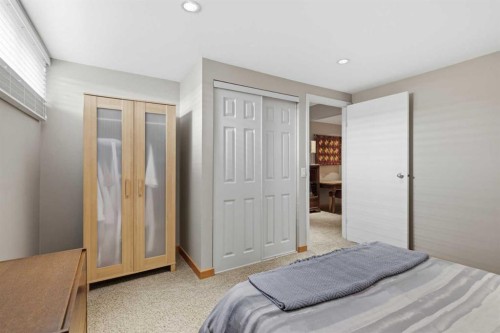 948 Canaveral Crescent Sw, Calgary, AB - Indoor Photo Showing Bedroom