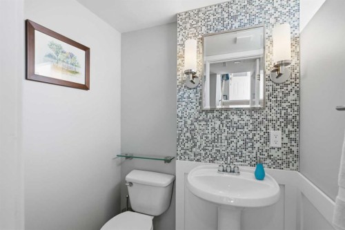 948 Canaveral Crescent Sw, Calgary, AB - Indoor Photo Showing Bathroom