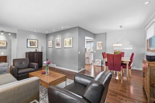 948 Canaveral Crescent Sw, Calgary, AB - Indoor Photo Showing Living Room
