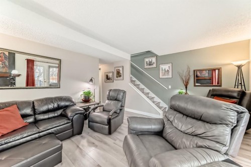 2-6503 Ranchview Drive Nw, Calgary, AB - Indoor Photo Showing Living Room