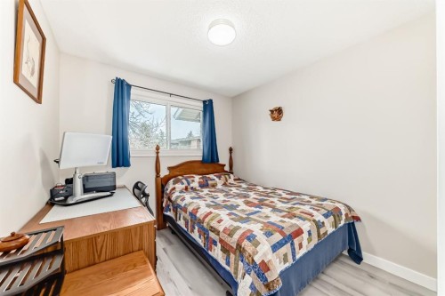 2-6503 Ranchview Drive Nw, Calgary, AB - Indoor Photo Showing Bedroom