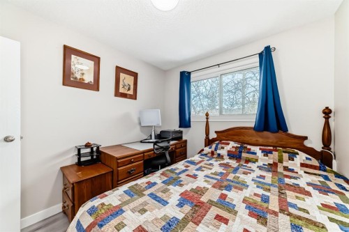 2-6503 Ranchview Drive Nw, Calgary, AB - Indoor Photo Showing Bedroom