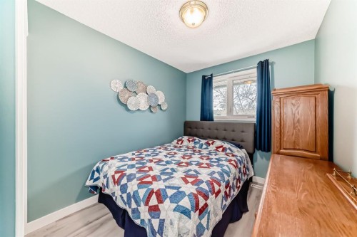 2-6503 Ranchview Drive Nw, Calgary, AB - Indoor Photo Showing Bedroom