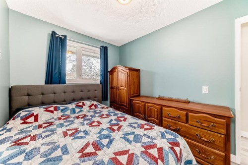 2-6503 Ranchview Drive Nw, Calgary, AB - Indoor Photo Showing Bedroom