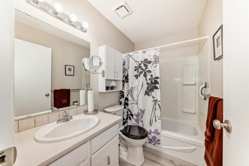 2-6503 Ranchview Drive Nw, Calgary, AB - Indoor Photo Showing Bathroom