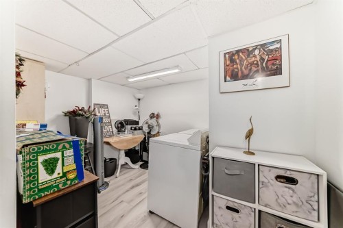 2-6503 Ranchview Drive Nw, Calgary, AB - Indoor Photo Showing Laundry Room