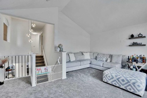 31 Skyview Shores Gardens Ne, Calgary, AB - Indoor Photo Showing Living Room