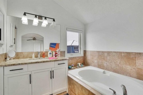 31 Skyview Shores Gardens Ne, Calgary, AB - Indoor Photo Showing Bathroom
