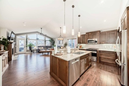 3 Cimarron Springs Circle, Okotoks, AB - Indoor Photo Showing Kitchen With Upgraded Kitchen