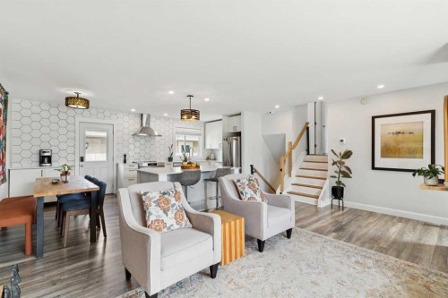4819 30 Avenue Sw, Calgary, AB - Indoor Photo Showing Living Room