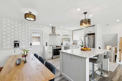 4819 30 Avenue Sw, Calgary, AB - Indoor