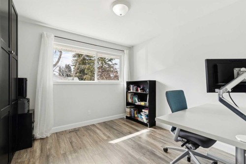 4819 30 Avenue Sw, Calgary, AB - Indoor Photo Showing Office
