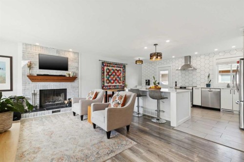 4819 30 Avenue Sw, Calgary, AB - Indoor With Fireplace