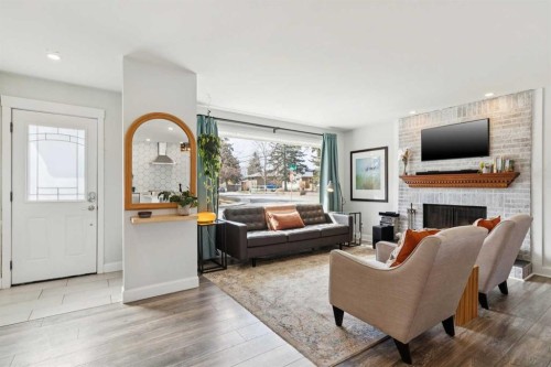 4819 30 Avenue Sw, Calgary, AB - Indoor Photo Showing Living Room With Fireplace