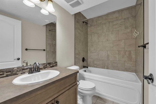 8 Legacy Terrace Se, Calgary, AB - Indoor Photo Showing Bathroom