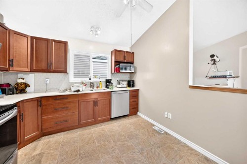 208 Erin Meadow Green Se, Calgary, AB 