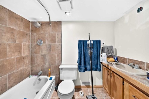 208 Erin Meadow Green Se, Calgary, AB 