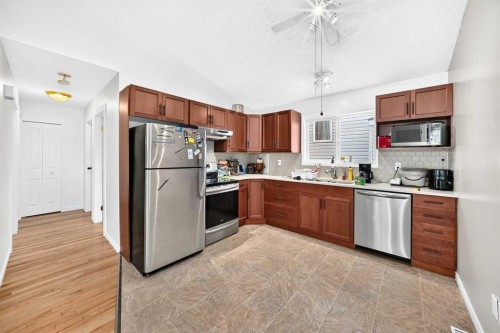 208 Erin Meadow Green Se, Calgary, AB 