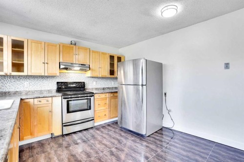 26 Falmead Bay Ne, Calgary, AB - Indoor Photo Showing Kitchen
