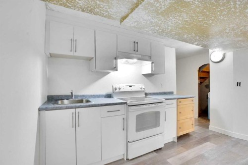26 Falmead Bay Ne, Calgary, AB - Indoor Photo Showing Kitchen