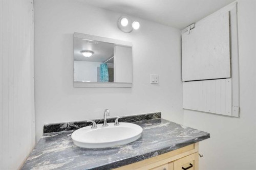 26 Falmead Bay Ne, Calgary, AB - Indoor Photo Showing Bathroom