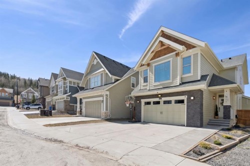 206 Riviera View, Cochrane, AB - Indoor Photo Showing Living Room
