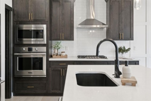 206 Riviera View, Cochrane, AB - Indoor Photo Showing Kitchen With Upgraded Kitchen