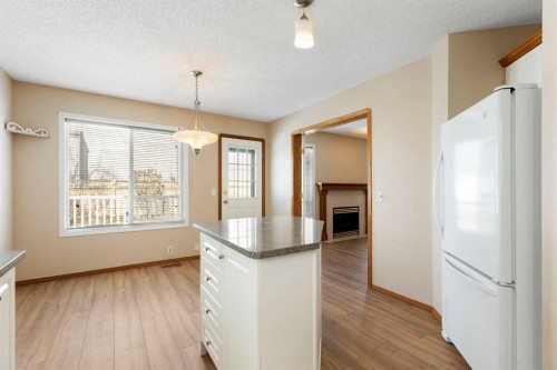 205 Scotia Point Nw, Calgary, AB - Indoor Photo Showing Kitchen