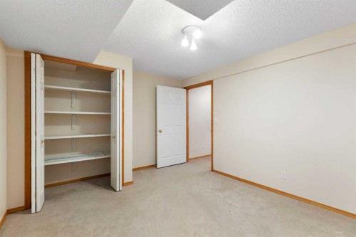 205 Scotia Point Nw, Calgary, AB - Indoor Photo Showing Other Room