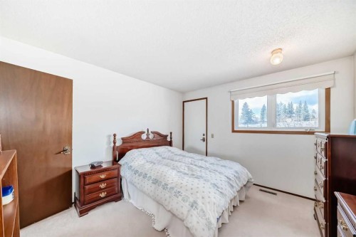 183 Dalcastle Way Nw, Calgary, AB - Indoor Photo Showing Bedroom