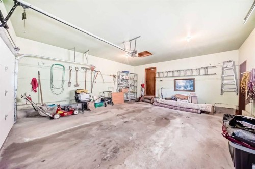 183 Dalcastle Way Nw, Calgary, AB - Indoor Photo Showing Garage