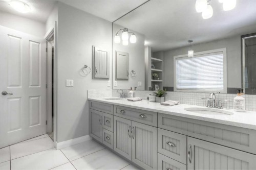 54 Silverado Plains Common Sw, Calgary, AB - Indoor Photo Showing Bathroom