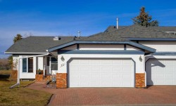 42 Woodmeadow Close SW Calgary, AB T2W 4L8