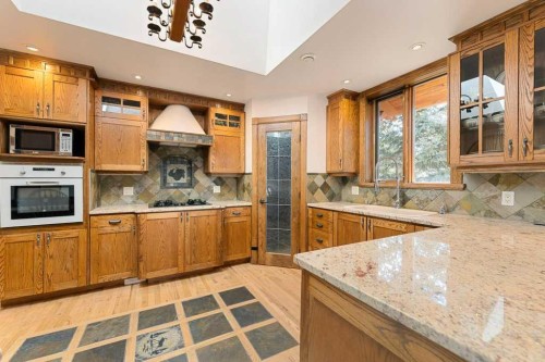 764 East Chestermere Drive, Chestermere, AB - Indoor Photo Showing Kitchen