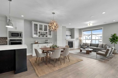 256 25 Avenue Ne, Calgary, AB - Indoor Photo Showing Dining Room