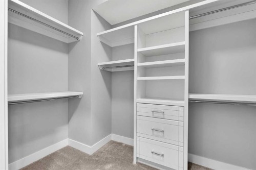 256 25 Avenue Ne, Calgary, AB - Indoor With Storage