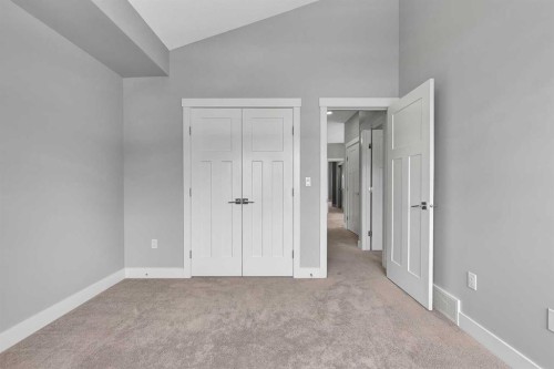 256 25 Avenue Ne, Calgary, AB - Indoor Photo Showing Other Room