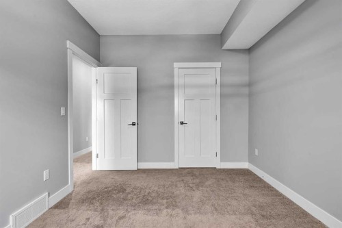 256 25 Avenue Ne, Calgary, AB - Indoor Photo Showing Other Room