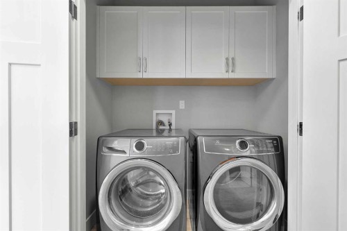 256 25 Avenue Ne, Calgary, AB - Indoor Photo Showing Laundry Room