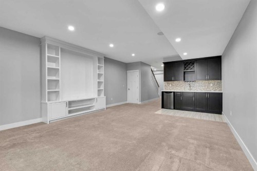 256 25 Avenue Ne, Calgary, AB - Indoor