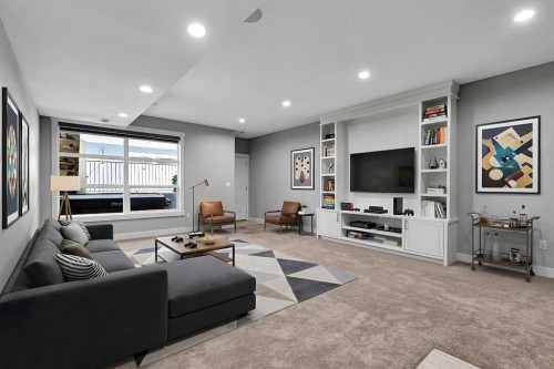 256 25 Avenue Ne, Calgary, AB - Indoor