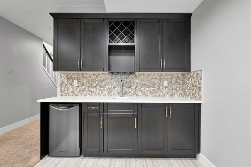 256 25 Avenue Ne, Calgary, AB - Indoor