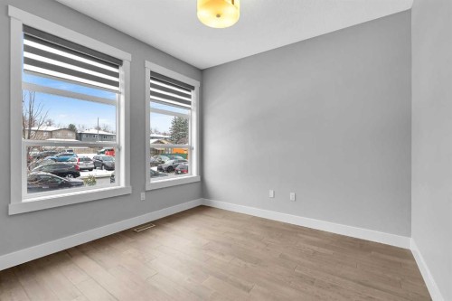 256 25 Avenue Ne, Calgary, AB - Indoor Photo Showing Other Room