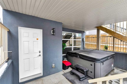 256 25 Avenue Ne, Calgary, AB - Outdoor With Exterior