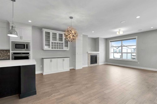 256 25 Avenue Ne, Calgary, AB - Indoor With Fireplace