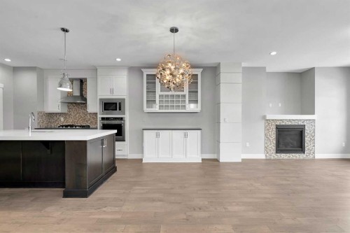 256 25 Avenue Ne, Calgary, AB - Indoor Photo Showing Kitchen With Upgraded Kitchen