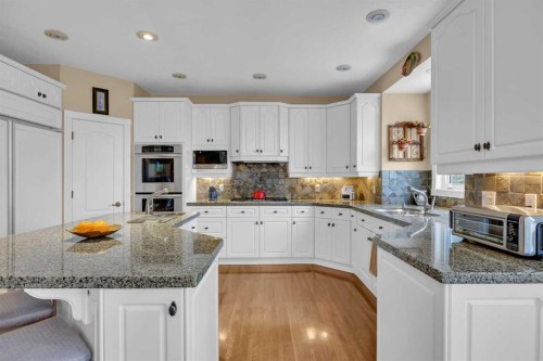 216 Evergreen Heath Sw, Calgary, AB - Indoor Photo Showing Kitchen With Upgraded Kitchen