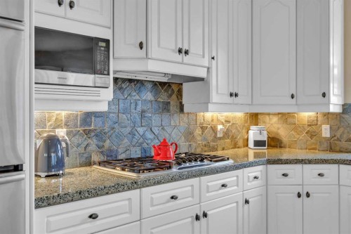 216 Evergreen Heath Sw, Calgary, AB - Indoor Photo Showing Kitchen