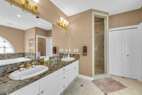 216 Evergreen Heath Sw, Calgary, AB - Indoor Photo Showing Bathroom