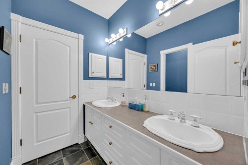 216 Evergreen Heath Sw, Calgary, AB - Indoor Photo Showing Bathroom